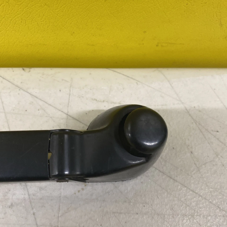 2000-2005 VOLKSWAGEN PASSAT ESTATE ЗАДНИЙ РЫЧАГ СТЕКЛООЧИСТИТЕЛЯ И КРЫШКА РЕАКТИВНОГО ДВИГАТЕЛЯ 3B9955707A - Изображение 3 из 4