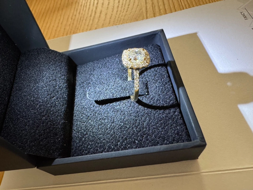 Anello oro 18kt con diamante principale da 1.01 kt - Imagen 4 de 4