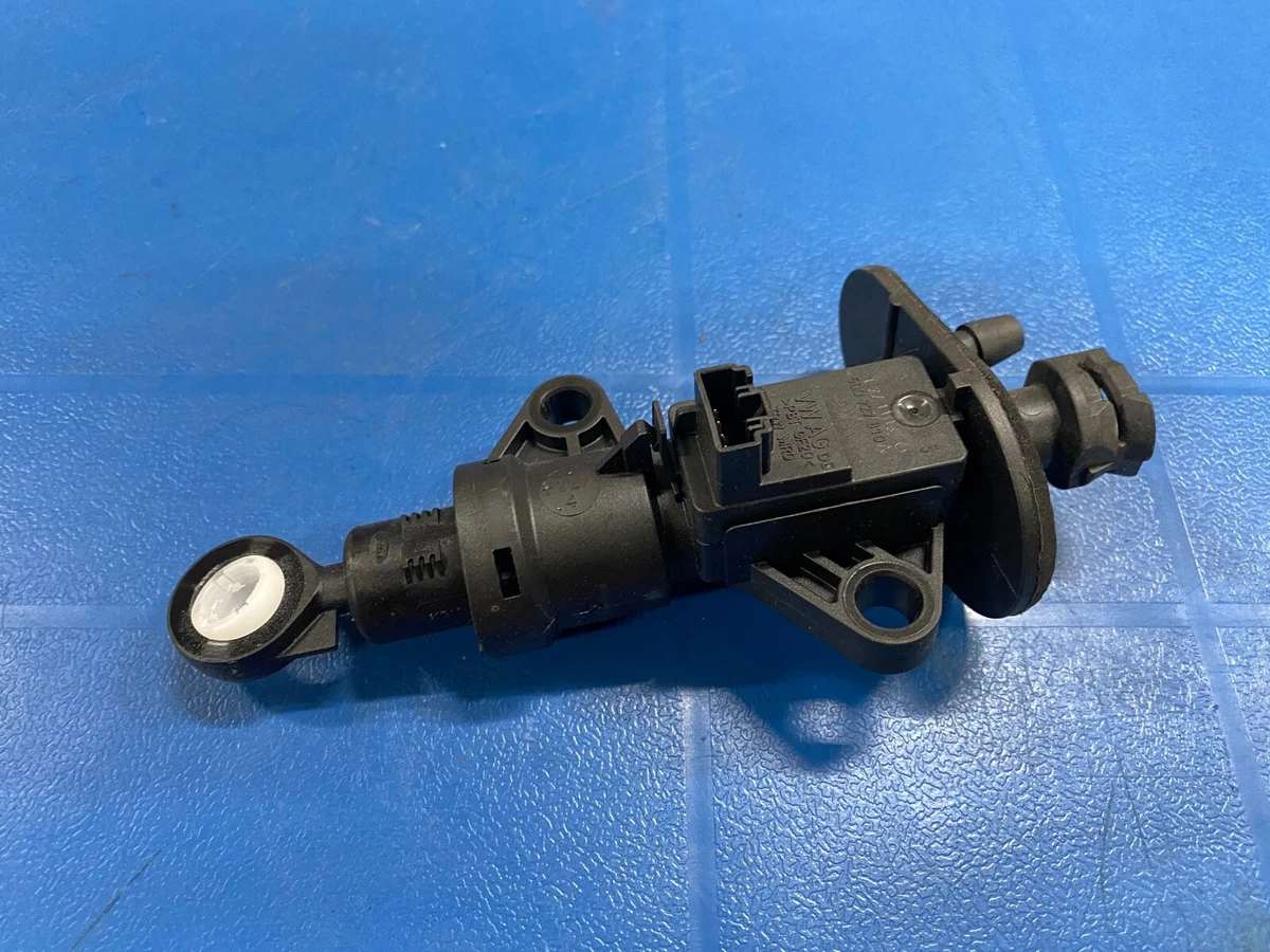 VW GOLF MK7 Audi A3 8V CLUTCH MASTER CYLINDER 5Q0721388G 5Q0972810A