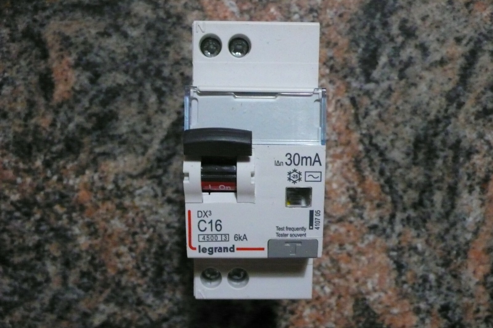 Disjoncteur différentiel 16A 30mA Legrand 410705 monophasé type AC