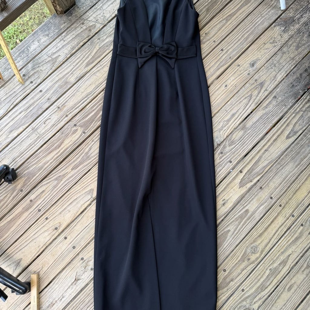 Laundry by Shelli Segal Black Sleeveless Formal Evening Gown with Waist Bow Deta View 4