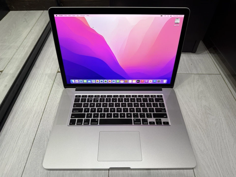Apple MacBook Pro Retina 15.4" Mid 2015 1TB SSD 16GB Ram 2.8GHz Core i7 R9 M370X - Image 4 of 4