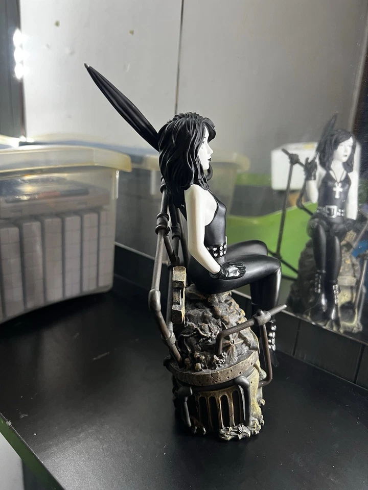 Estatua de porcelana fundida en frío 2001 DC Direct Death Neil Gaiman Vertigo 1611/3000 Foto 4 de 4