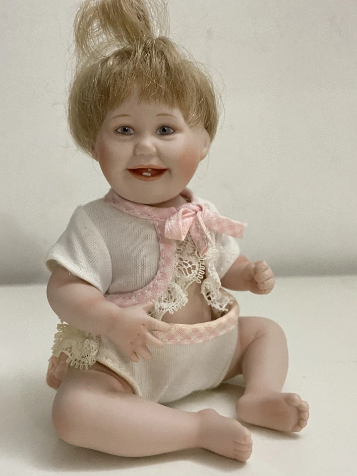 Bambole Vintage Ashton-Drake Mini Versione 17 cm Girl cute As A Button 🌸 - Immagine 2 di 4