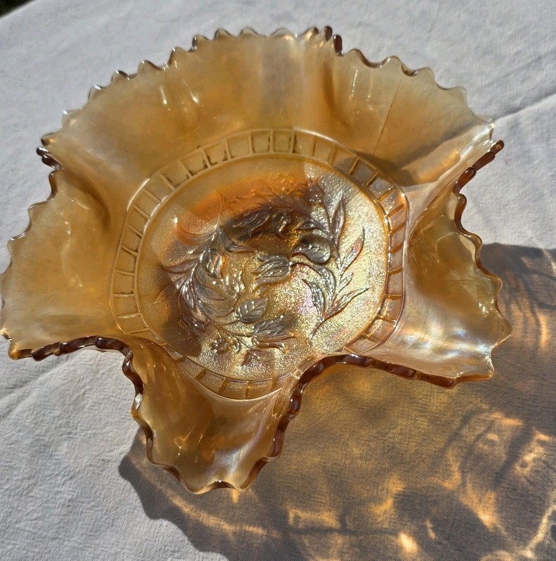 Antique Dugan/Diamond Glass Carnival Glass "Windflower" Ruffled 8-3/4" Bowl 