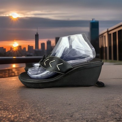  Bare Traps Wedge Sandals Womens 8M Kane Black Leather Thong Slip On Summer Shoe