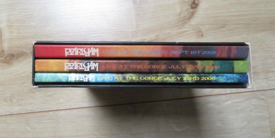 Pearl Jam 7 CD Box - Live At The Gorge 05/06 - TOP - Digipacks In Schuber - Bild 4 von 4