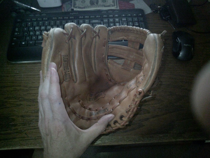 Bradlees Baseball Glove 1773 Rawhide Lace RHT smoke free home sports MLB sport
