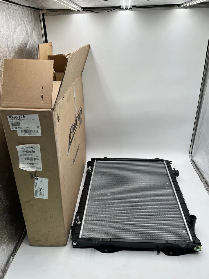 RAD1778 New Replacement Radiator Fits 1995-2004 Toyota Tacoma - Image 2 of 4