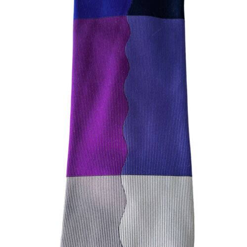 Corbata de seda Duchamp London púrpura azul gris rompecabezas nueva con etiquetas $130 - Imagen 2 de 7