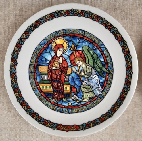 Henri d'ARCEAU et fils. Deux assiettes porcelaine de Limoges. NÖEL VITRAIL 5/8 - Bild 1 von 6