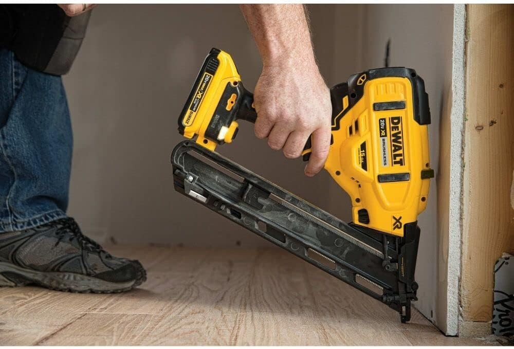 DEWALT 20V MAX Finish Nailer Kit, Angled, 15GA, Battery, Charger & Bag