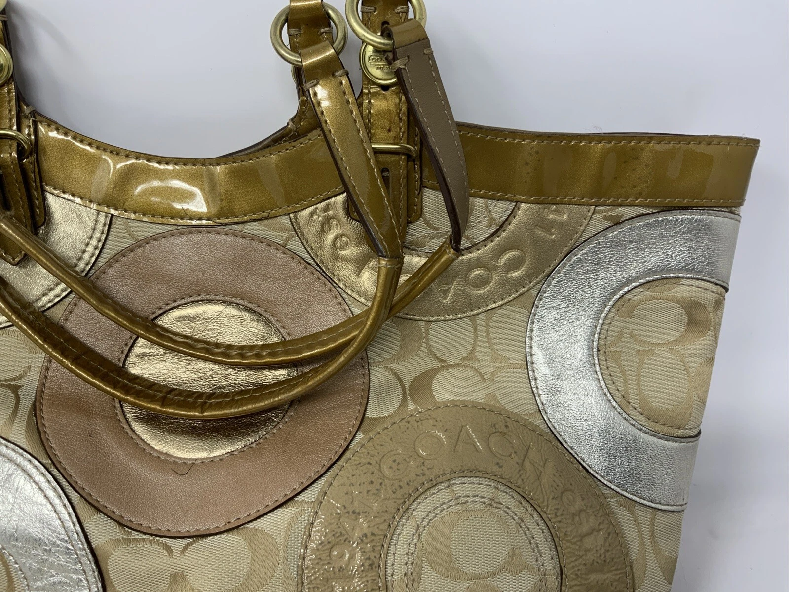 BORSA A TRACOLLA COACH CARLY PATCHWORK METALLIZZATA ORO MARRONE CHIARO PELLE MACCHIA SPORCA