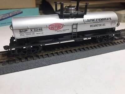 Athearn HO 40  Dupont Tank Car Kadees