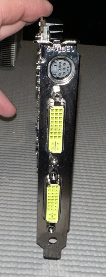 XFX PV-T73P-UDJ3 VC.2 | GeForce 7600GS | 256MB GDDR2 PCI-E x16 Graphics Card - Image 4 of 4