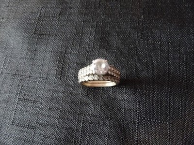 #792--AUSGEFALLENER STERLINGSILBER RING MIT STEINEN BESTÜCKT--925--GR. 6-1/2.