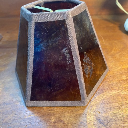 Paralume lampada mica ambra esagonale vintage alto 4,5" con bordo marrone diametro 5" - Foto 4 di 4