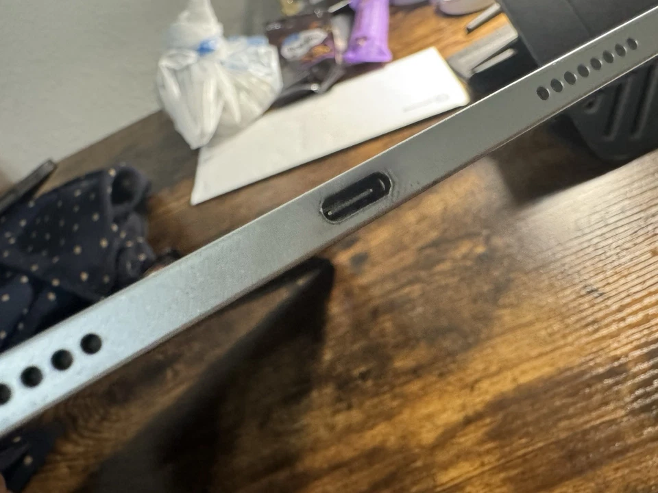 Apple iPad Pro 11 inch M2, 128GB, Wi-Fi with extra (see description) - Image 3 of 4