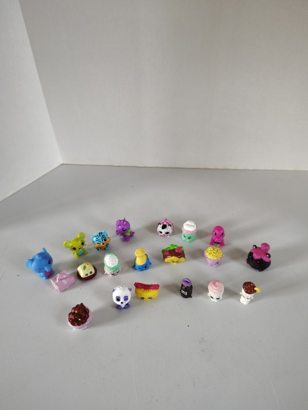 Shopkins Lot Of 20