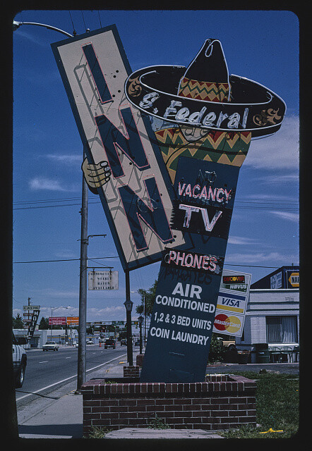 Photo:South Federal Inn sign, Riverton, Wyoming