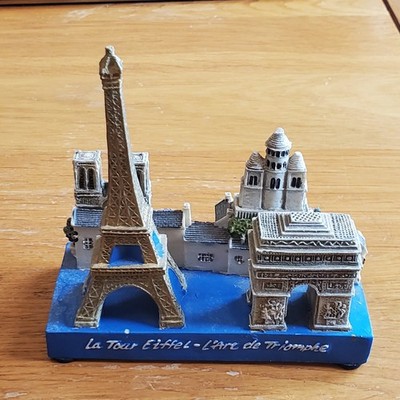 Monuments of Paris Montmarte Notre Dame Eiffel Arc de Triumphe Kartenetui 11 cm