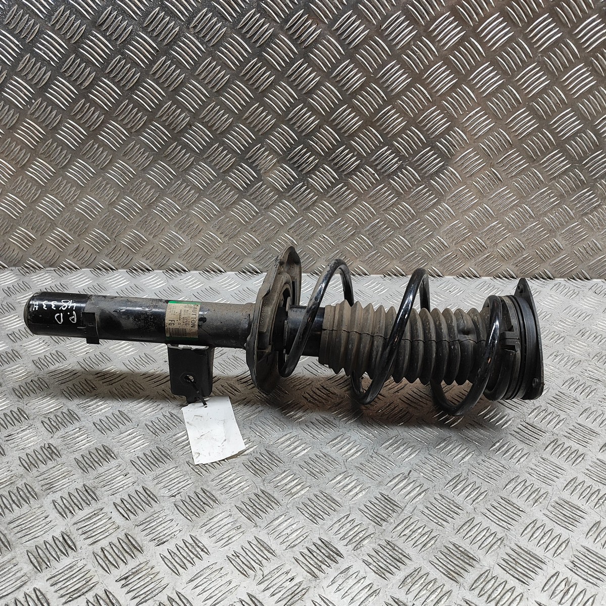 のん NV150 AD DBF-VY12 左Fストラット VE RE0F11A GM38 カヤバ