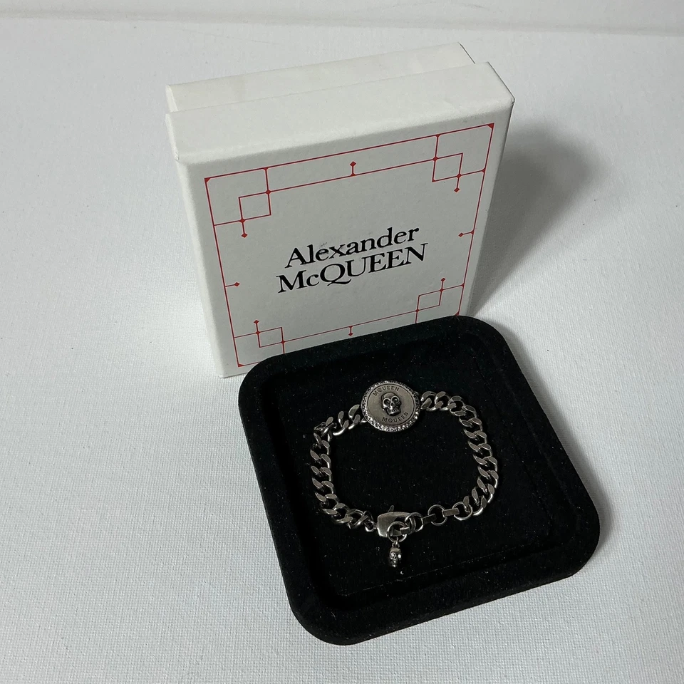 Pulsera calavera plata Alexander McQueen Foto 2 de 3