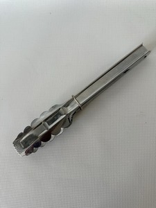 Kitchen Tongs 9” Unbranded Locking Metal Band Scalloped Ends Vintage