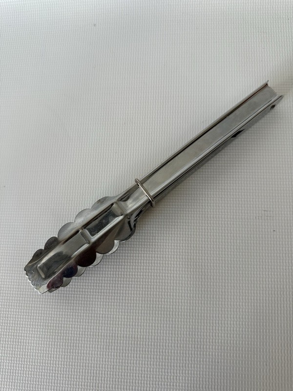 Kitchen Tongs 9” Unbranded Locking Metal Band Scalloped Ends Vintage