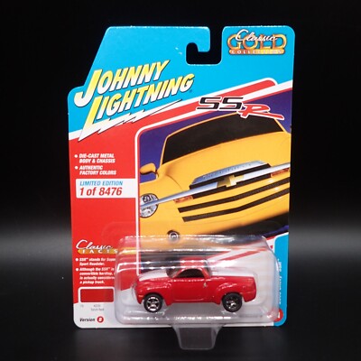 2023 JOHNNY LIGHTNING 2005 CHEVY SSR CLASSIC GOLD REL 3 VS B NO 2 1:64