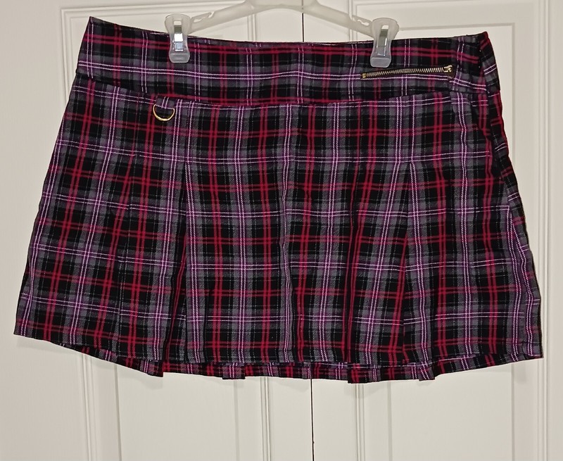 Old Navy - Womens Plaid skirt size 10 Red, black, yellow, green