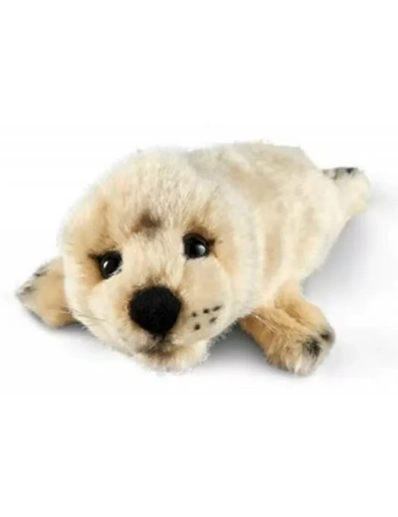Peluche bébé phoque Living Nature de 19cm au moment de la sieste au lit
