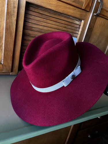 Women’s Rockin’ C Felt Hat Medium Red NWT