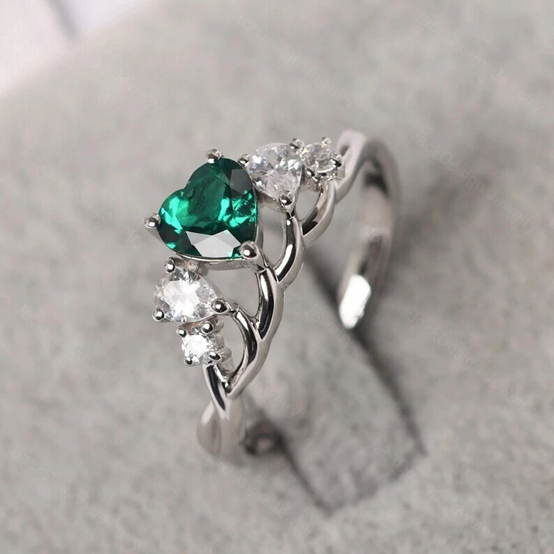 Emerald Ring, 925 Sterling Silver Ring, Heart Shape Emerald Ring, Ring For Her Foto 2 de 3