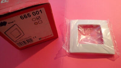 Legrand 665001 - Plaque Simple NILOE Blanc 1 poste NILOE PUR à l'unité