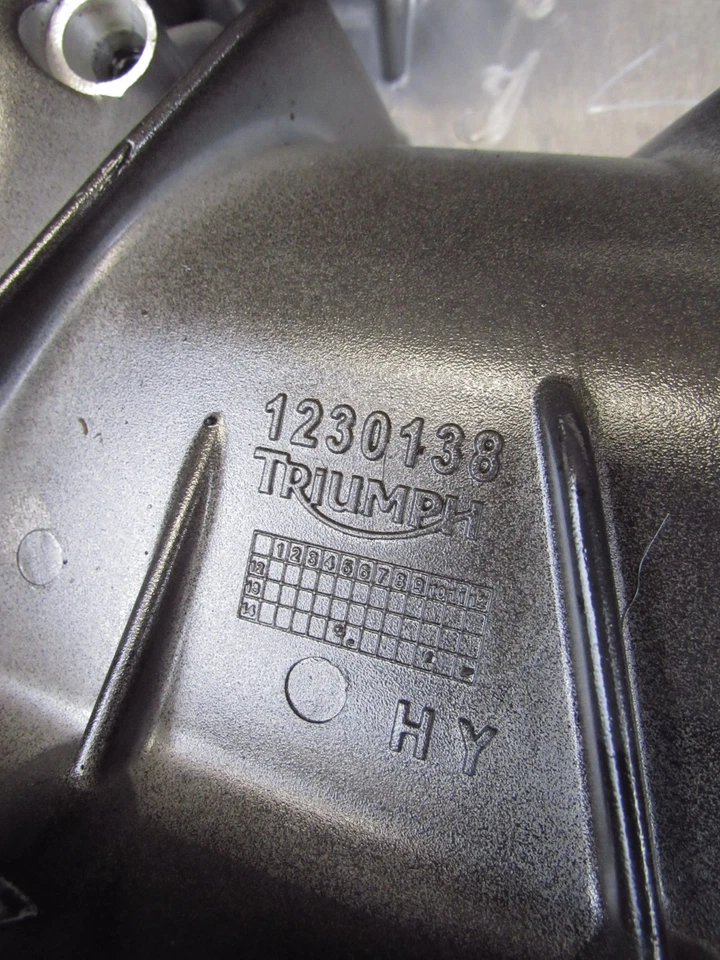 16 TRIUMPH STREET TRIPLE 675R 2016 ABS MOTOR FONDO CÁRTER DE ACEITE Foto 4 de 4