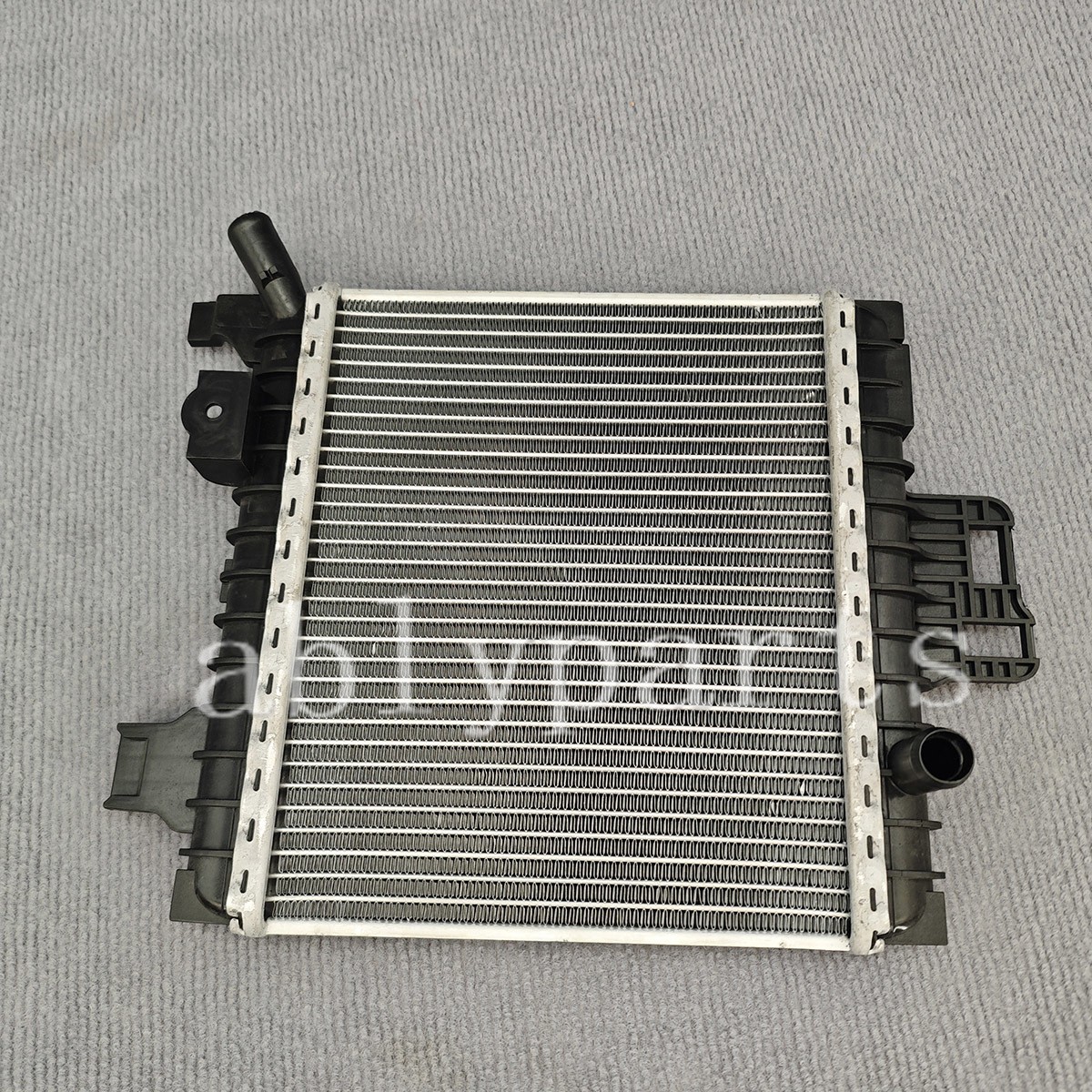 Lamborghini Urus Right Radiator P/N 4M0121218G