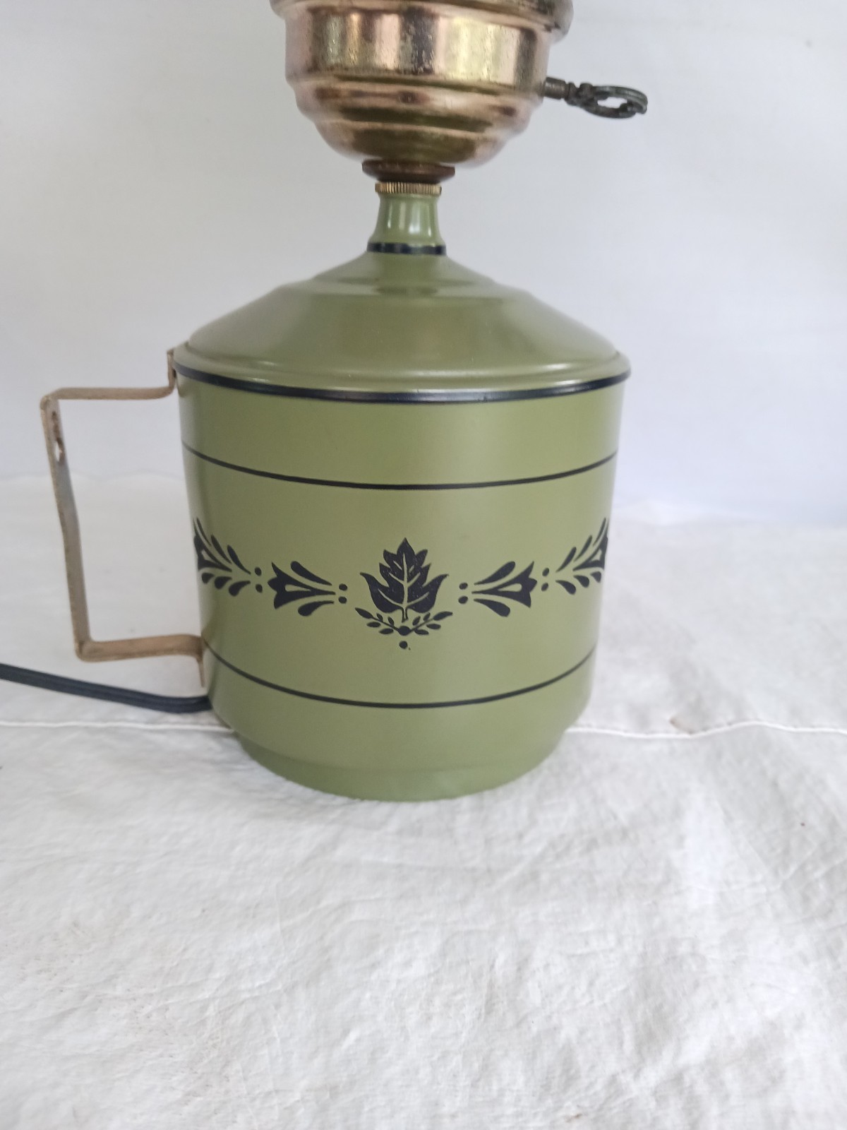 Vintage Toleware 16.5" Metal Avocado Green Table Hurricane Lamp with Shade EUC!!