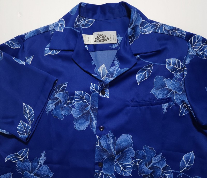 Vintage 1970-80s Hilo Hattie's Blue Floral Hawaiian Made in USA Large Shirt