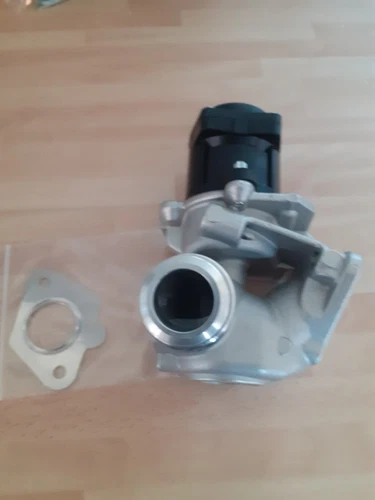 EGR Valve For Citroen C3 C4 Picasso C5 Berlingo Xsara Picasso Dispatch 1618NR