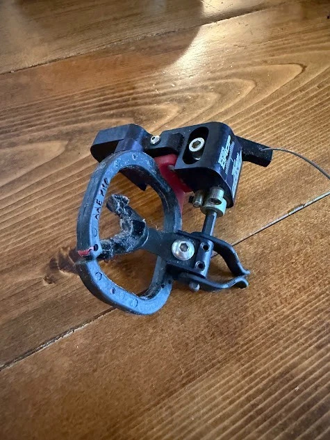 Team HOYT AAe Pro Drop Arrow Rest USED - Image 3 of 4