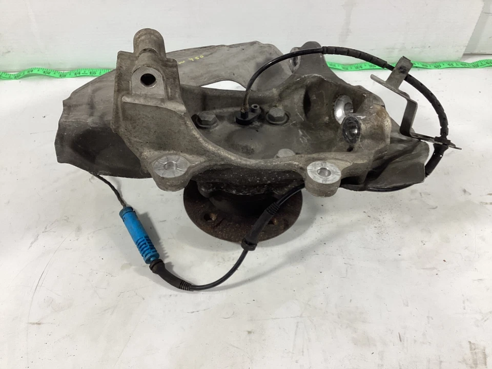 BMW 750I E65 2006-2008 nudillo de husillo delantero izquierdo con cojinete de rueda OEM. Foto 4 de 4