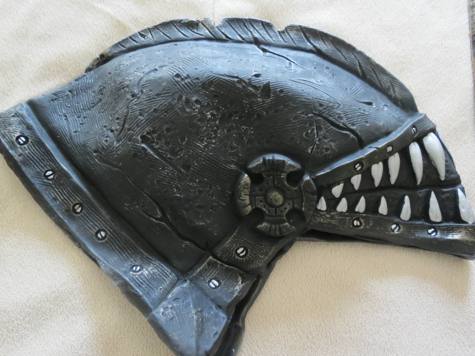 GLADIATOR MONSTER HELMET 带大/轻攻击盾 — 第 2/4 张图片