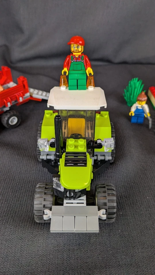 Lego City Pig Farm & Tractor 7684 completo retirado Foto 2 de 4