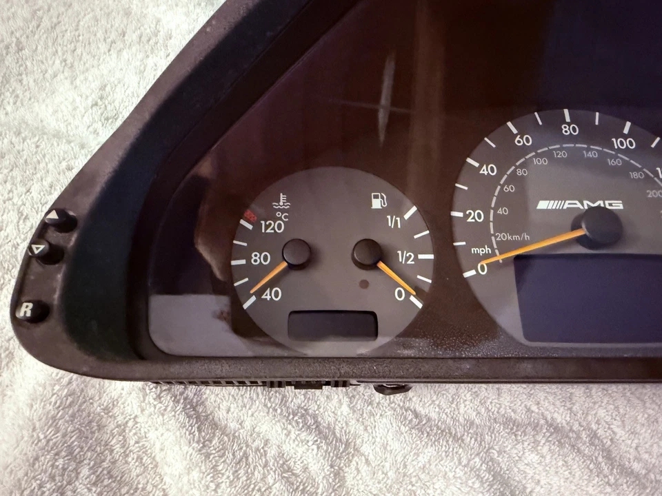 Velocímetro original Mercedes Benz E55 AMG W210 Cluster MPH 210 540 37 11 Foto 4 de 4