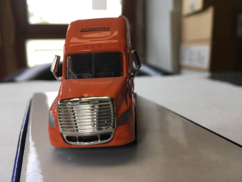 H0-LKW TON 4 x FREIGHTLINER Cascadia + Columbia Spedition "SCHNEIDER National" - Bild 13 von 24