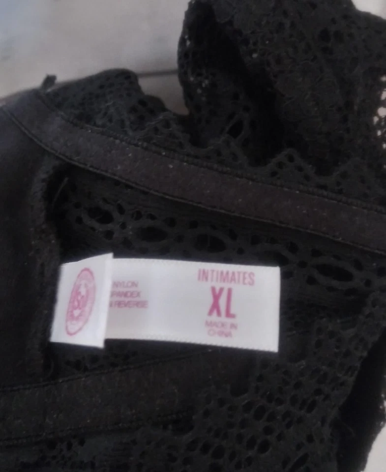 Bralette Halter Junior's SO Intimates Negro Sólido Encaje Recortado, Talla XL Foto 3 de 4