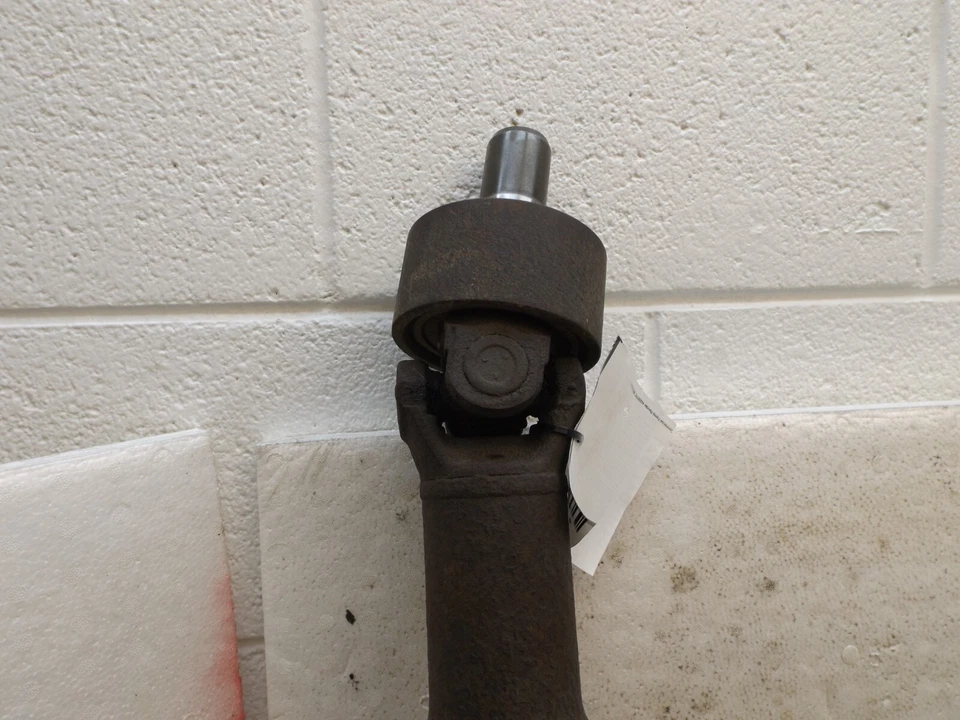 1998-2005 GMC Sonoma RWD Rear Driveshaft Used OEM Foto 3 de 4