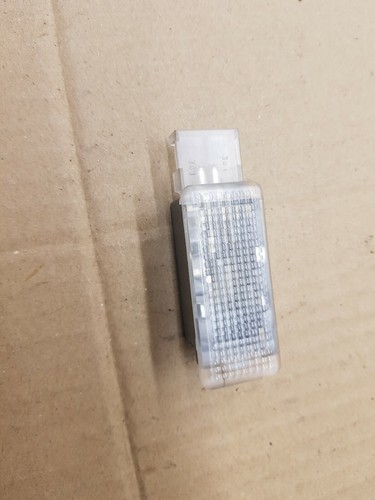 VW PASSAT B6 3C HANDSCHUHFACHLEUCHTE 6L0947565