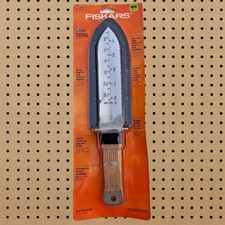 Fiskars Hori Hori Planting Tool: 7 inch blade